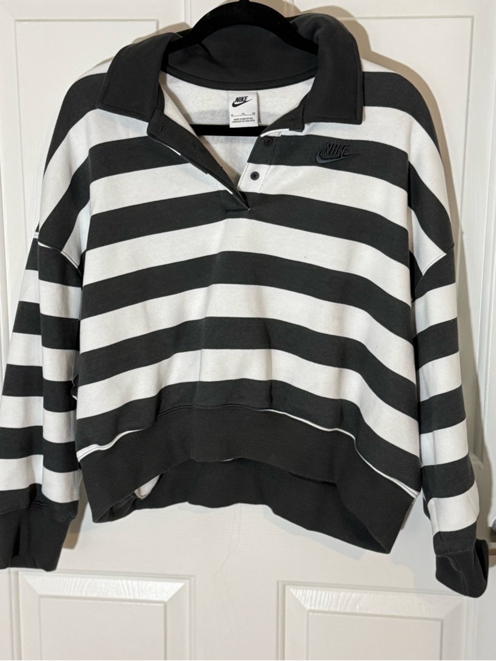Women's XL Nike dark Gray & White Striped Crop Pullover Sweatshirt